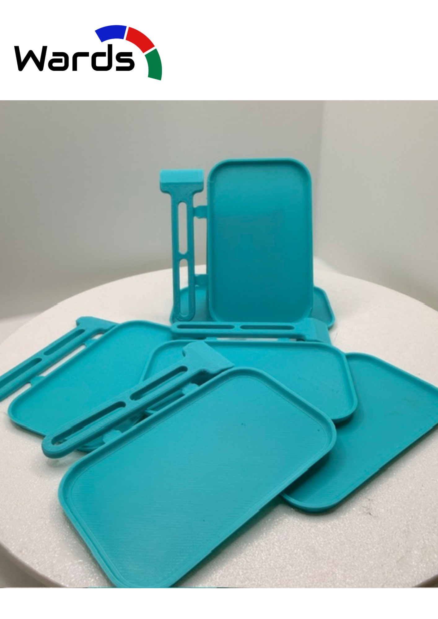 Set of turquoise adhesive mixing pads with small spatulas