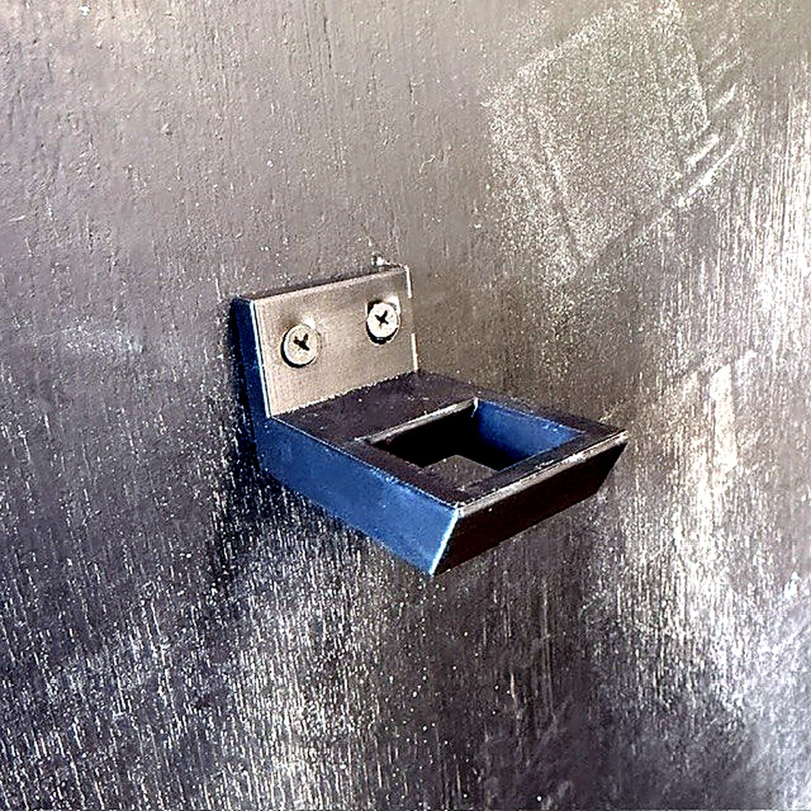 Wards Additive wall-mounted holder for adjustable aerosol trigger handle